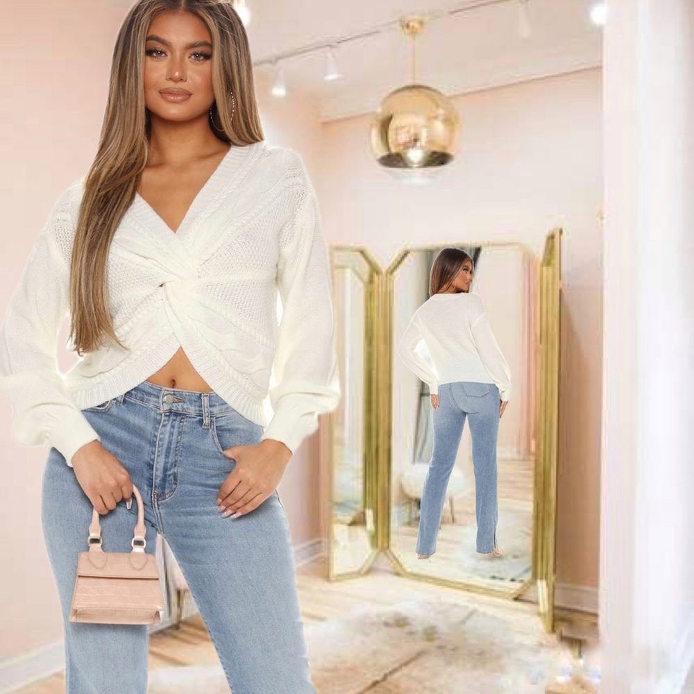 Two-Way Knot Twist Cropped Sweater